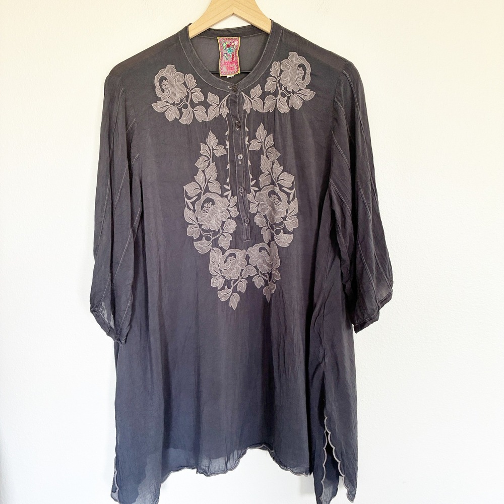 Johnny Was Tunic Top Womens M Gray Floral Embroidered Rayon Popover Henley Boho